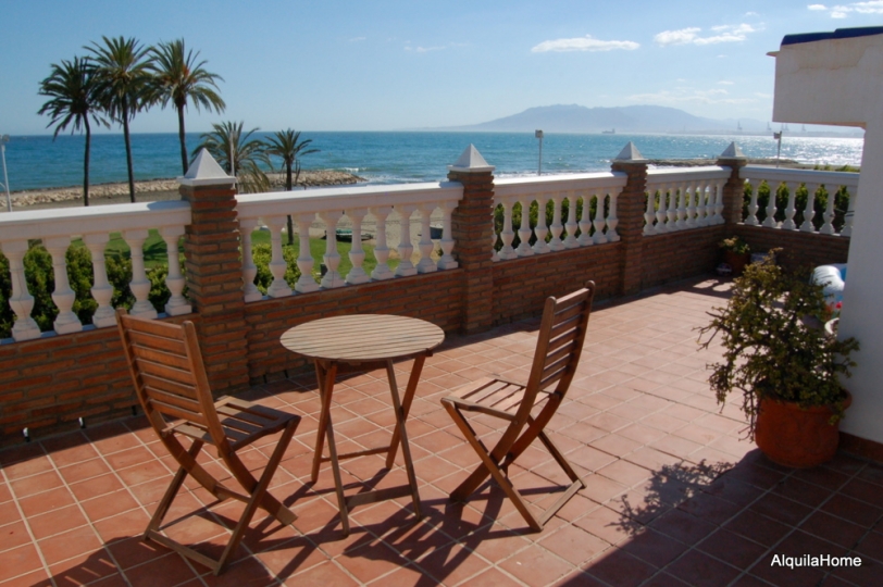 Tolle Luxus-Maisonetten-Ferienwohnung, direkt am Strand von Málaga für 4-6 Personen, mit großer Terrasse